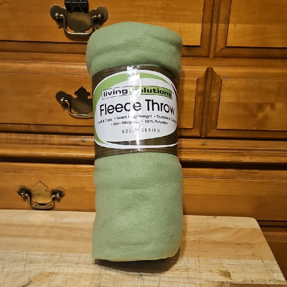 Living Solutions Green Color Fleece Throw Blanket 50" x 60" (127 cm X 152 cm)